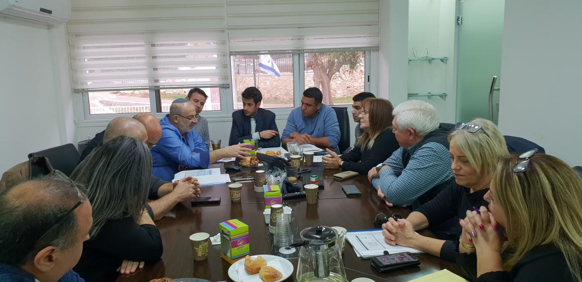 ישיבה עם מנהל מחוז משרד הבינוי והשיכון