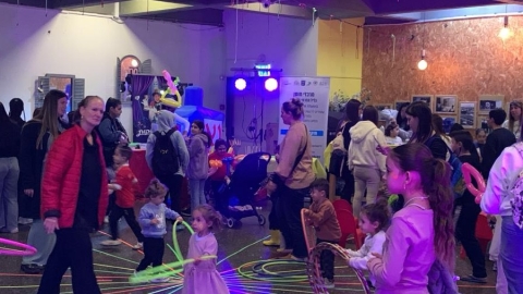 אור ושמחה בשרון חגיגת הנר השמיני של חנוכה לתושבי קריית שמונה (3).jpg
