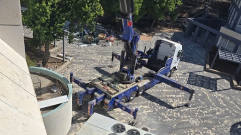 השלמנו התקנת מערכת מיזוג חדשה בבניין המעבדות בבית הספר דנציגר